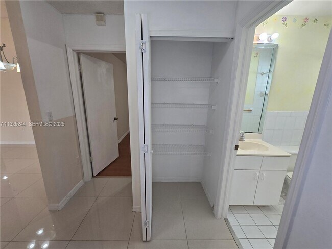 Building Photo - 894 NW 134th Pl