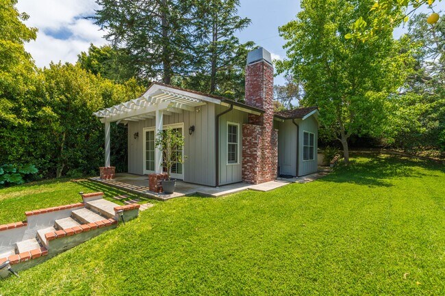 Building Photo - Valmonte 3 bed/3 bath Home plus guest house.