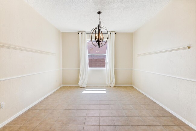 Building Photo - Single Story Beauty | Large Yard | 3 Bedro...