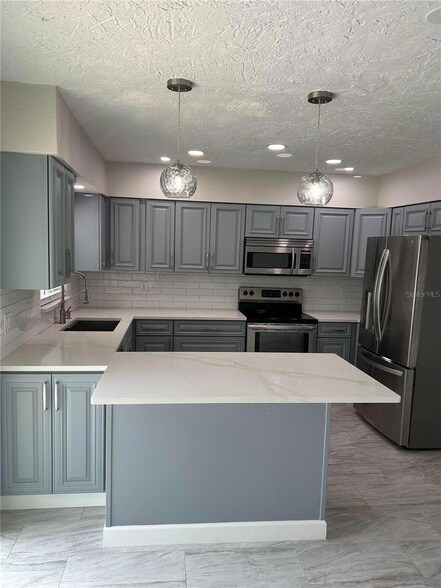 Building Photo - 717 Sunset Cove