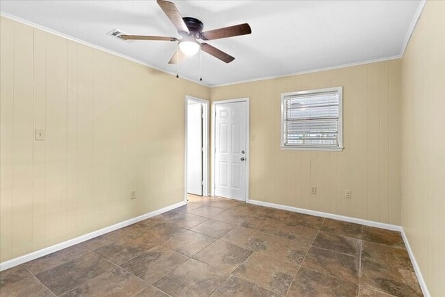 Building Photo - 122 Clarence Dr