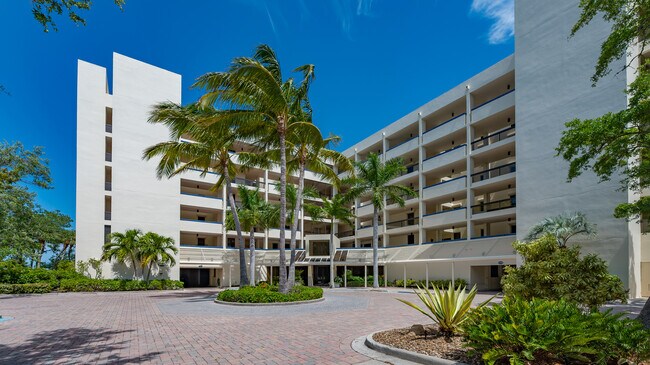 Building Photo - 2020 Harbourside Dr