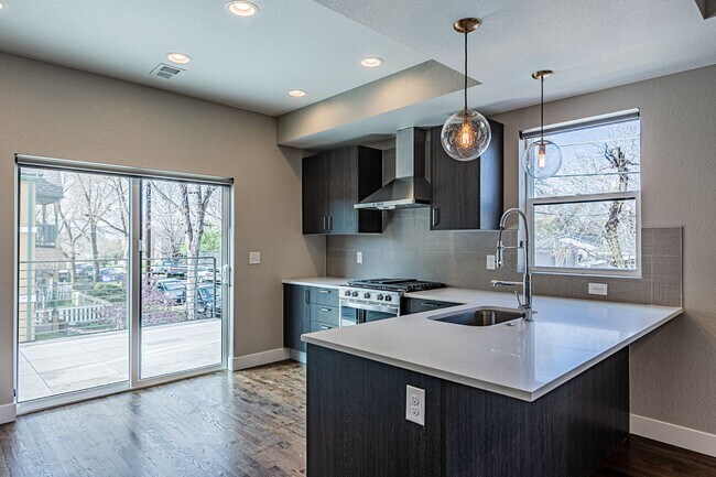 Building Photo - For Rent!  Corner Unit | Modern Townhome |...