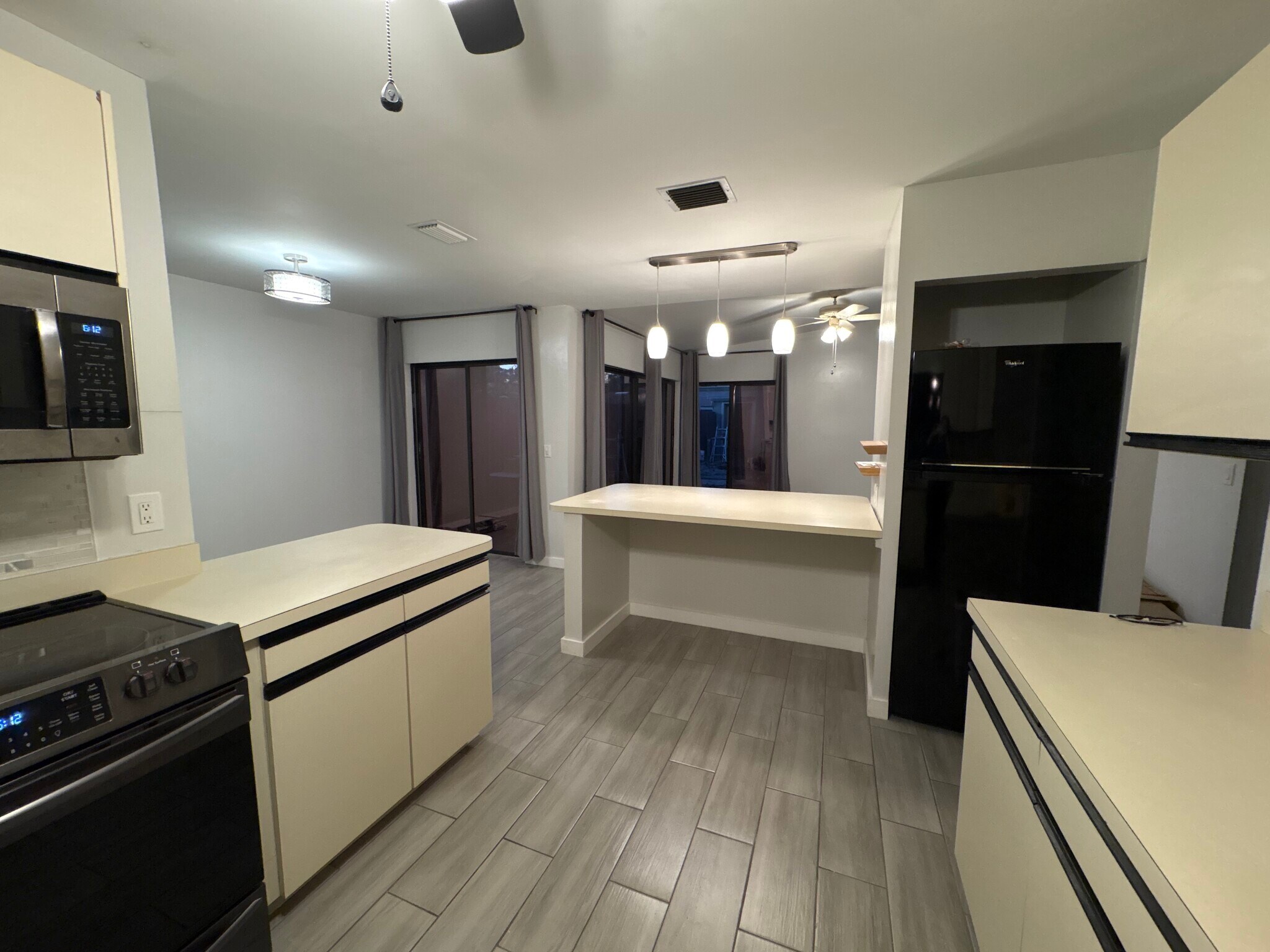 Building Photo - 51 Meadows Dr