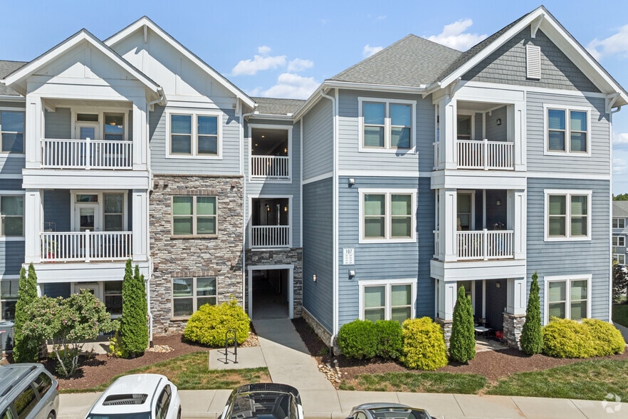 Building Photo - Burton Hills