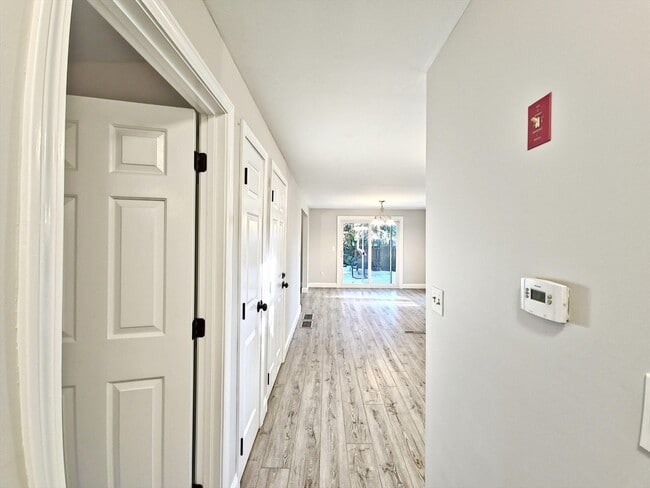 Building Photo - 253 Sudbury Ln