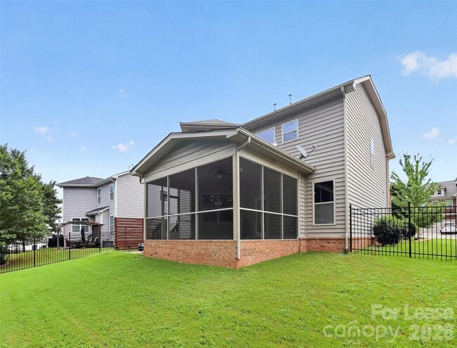 Building Photo - 549 Daventry Ct