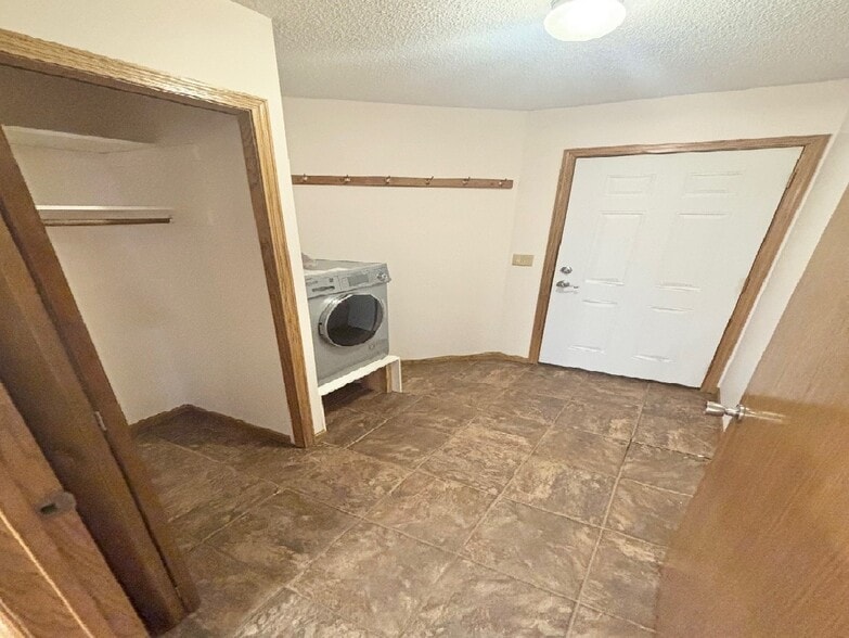 Building Photo - 10450 Washington Blvd NE