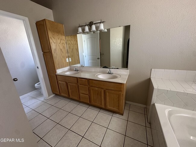 Building Photo - 13115 Thea Smith Dr