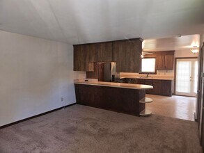 Building Photo - Call Linda 804-642-2106 or linda@vacosold.com