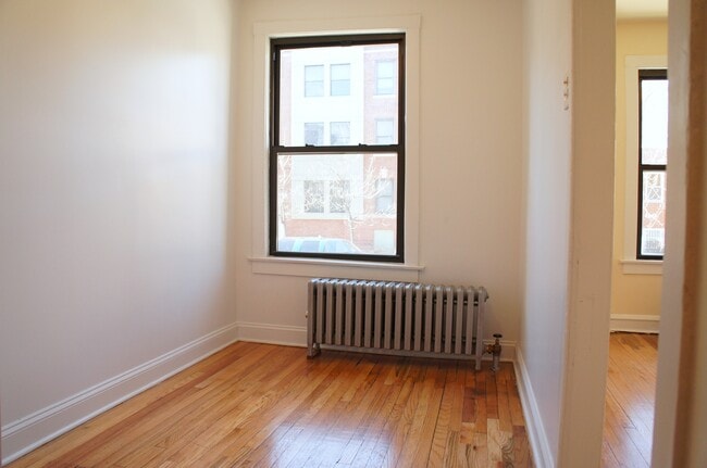 Building Photo - 2647 N Spaulding Ave