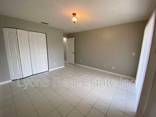 Building Photo - 4543 20th St SW