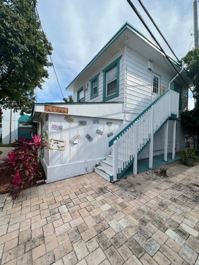 Building Photo - Seagrape One Apartments LLC