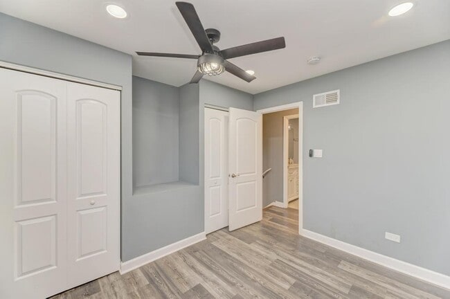 Building Photo - 585 Cambridge Way