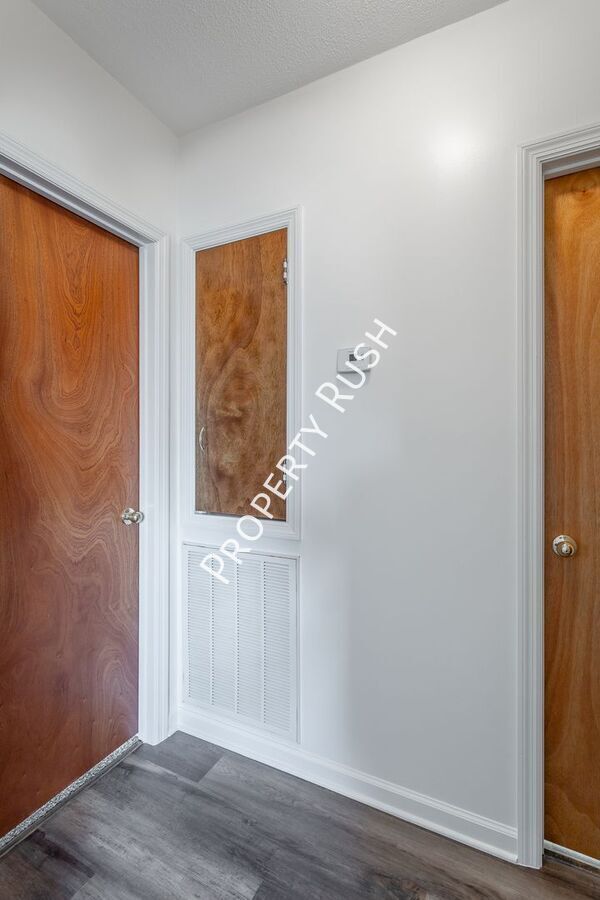 Building Photo - 420 Hedgewood Dr