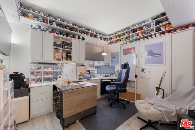 Building Photo - 8601 W Knl Dr