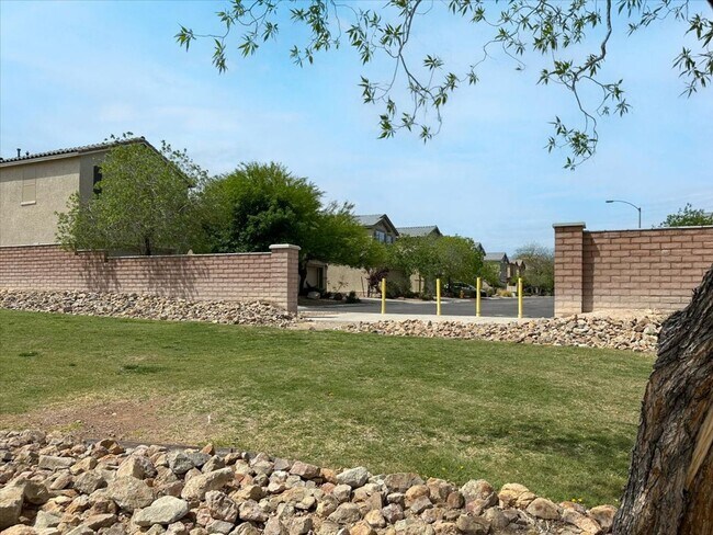 Building Photo - Immaculate 3 Bed / 2.5 Bath Home for Lease...