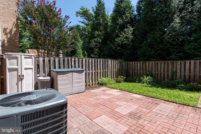 Building Photo - 13205 Black Walnut Ct
