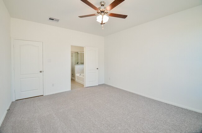 Building Photo - 7919 Royal Palm Dr