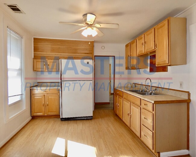 Building Photo - 1026 Oakwood Ave