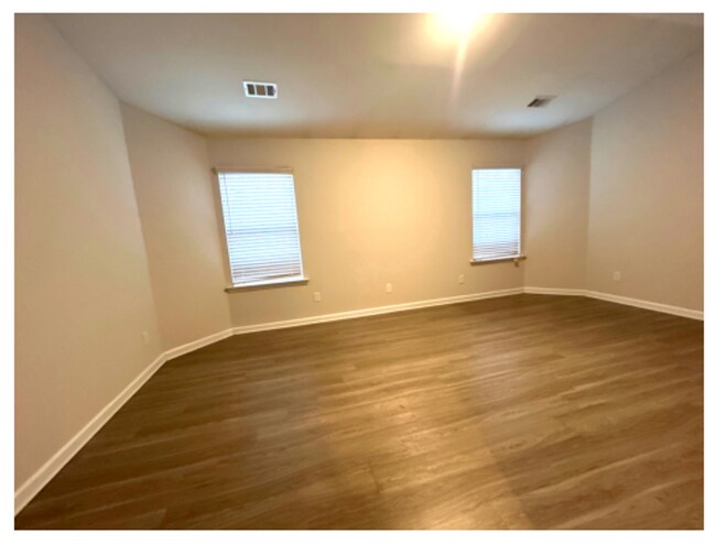 Building Photo - 8 SAW