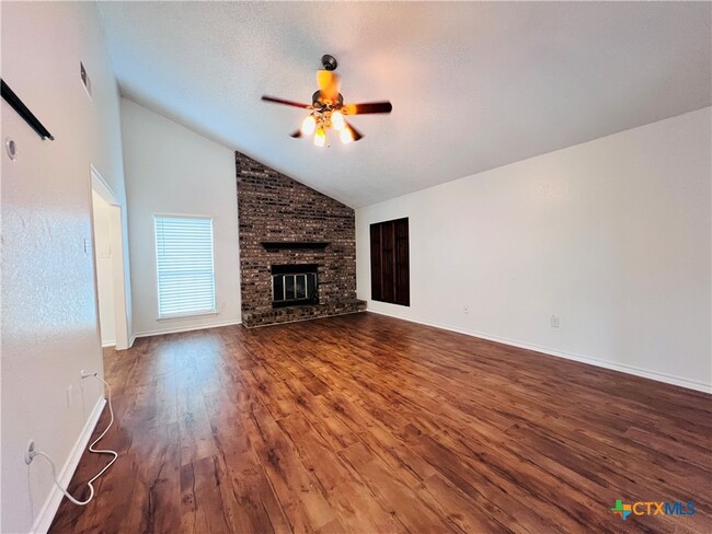 Building Photo - 1702 Fox Trail