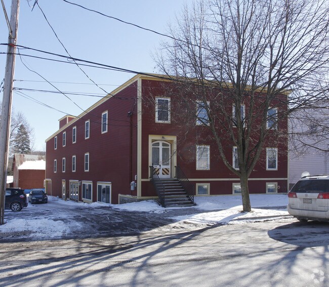 Primary Photo - 5 Railroad Ave