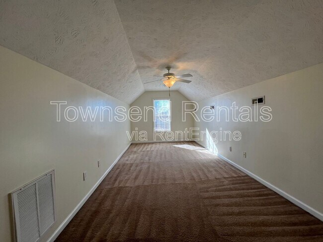 Building Photo - 2028 Ivey Commons Rd