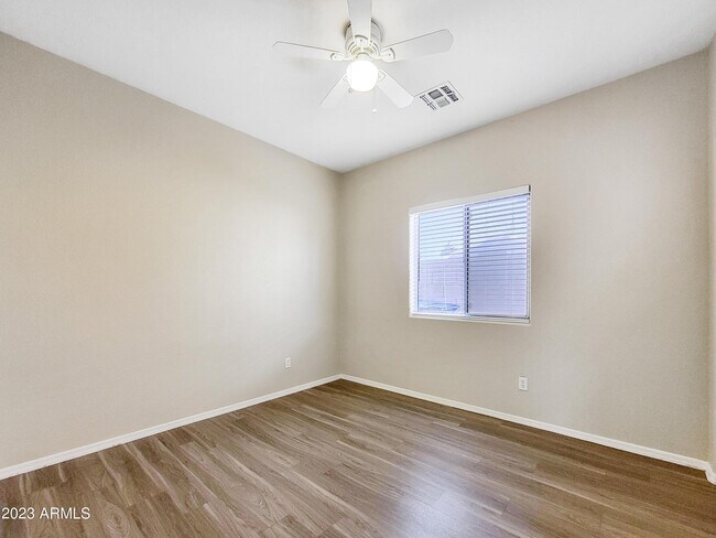 Building Photo - 14173 W Weldon Ave