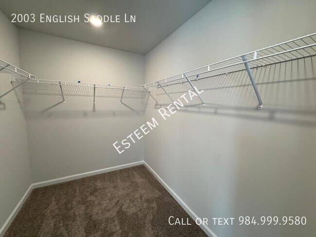 Building Photo - 2003 English Saddle Ln