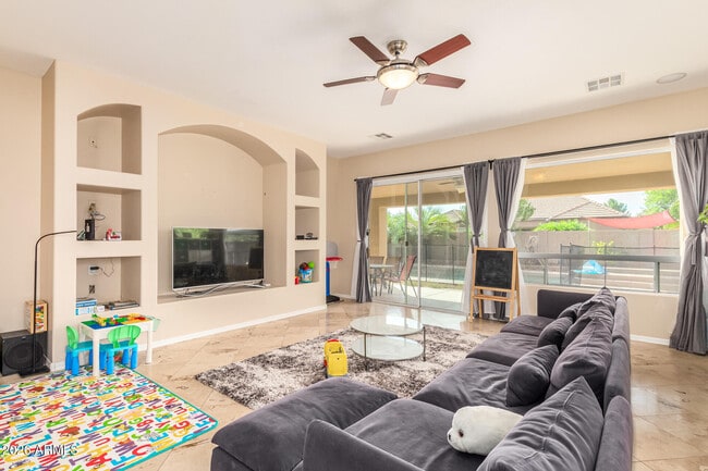 Building Photo - 423 E Mead Dr