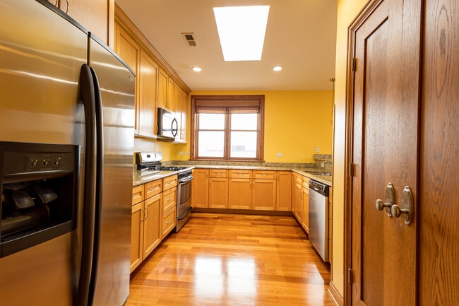 Building Photo - 301 S Leavitt St