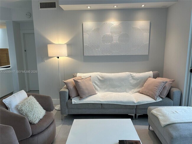 Building Photo - 888 Brickell Key Dr