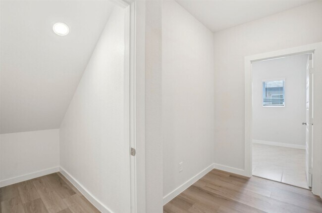 Building Photo - 1567 King Rnch Rd