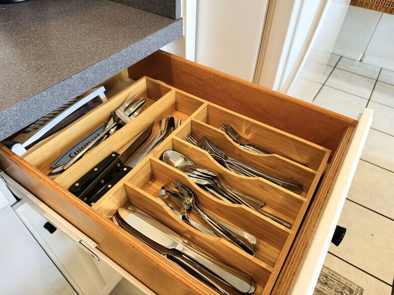 Building Photo - 1299 Uluniu Rd