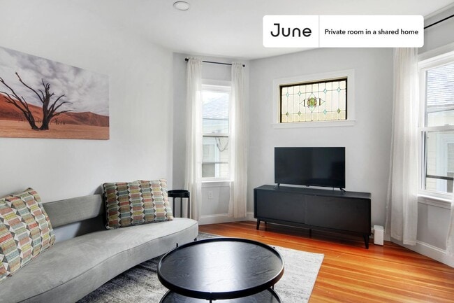 Building Photo - 28 Hunnewell Ave