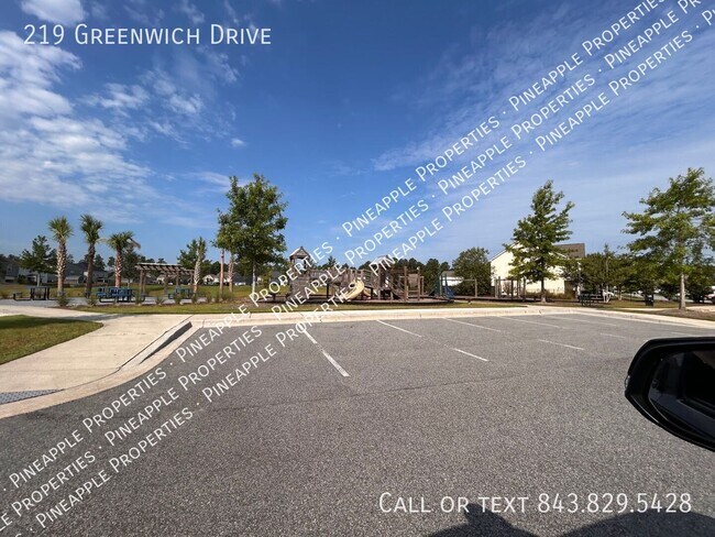 Building Photo - 219 Greenwich Dr