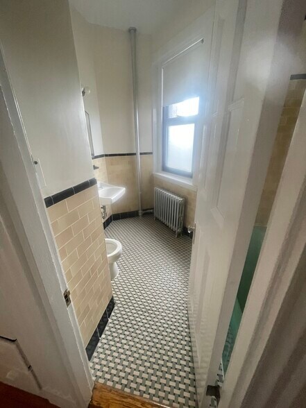 Building Photo - 504 Beacon St