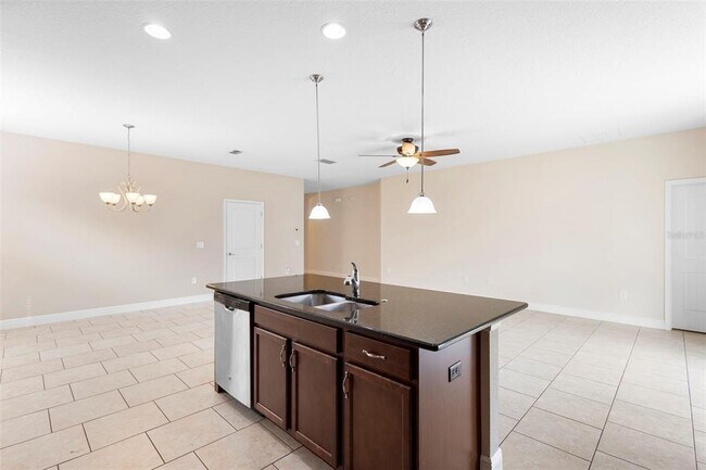 Building Photo - 1497 Softshell St