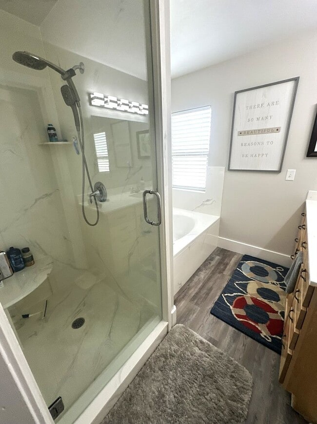 Building Photo - Beautiful 6 Bed 3 Bath Home for Rent in Tremonton! Solar Panels Included!