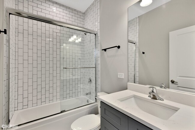 Building Photo - 857 E 63rd Pl