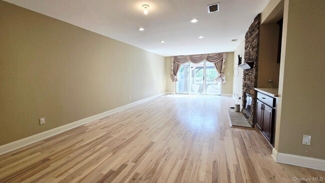 Building Photo - 173 Colony Dr