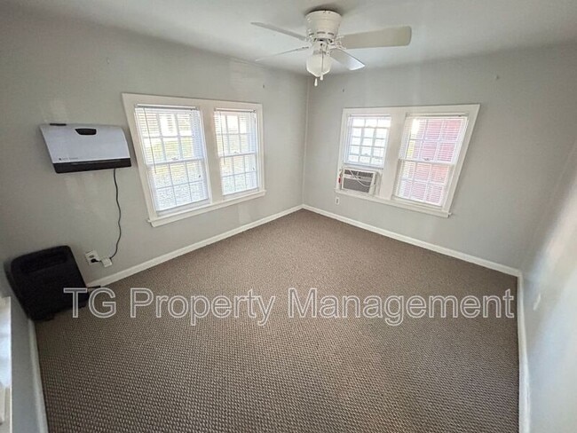 Building Photo - 5691 Akra Ave