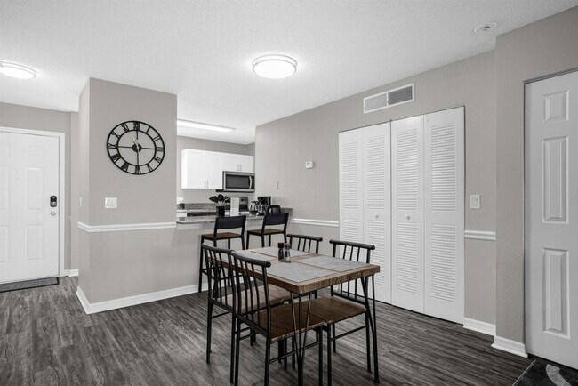 Building Photo - 13915 Heritage Club Dr