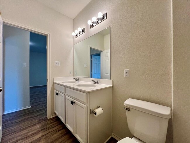 Building Photo - 220 Pepperbark Loop