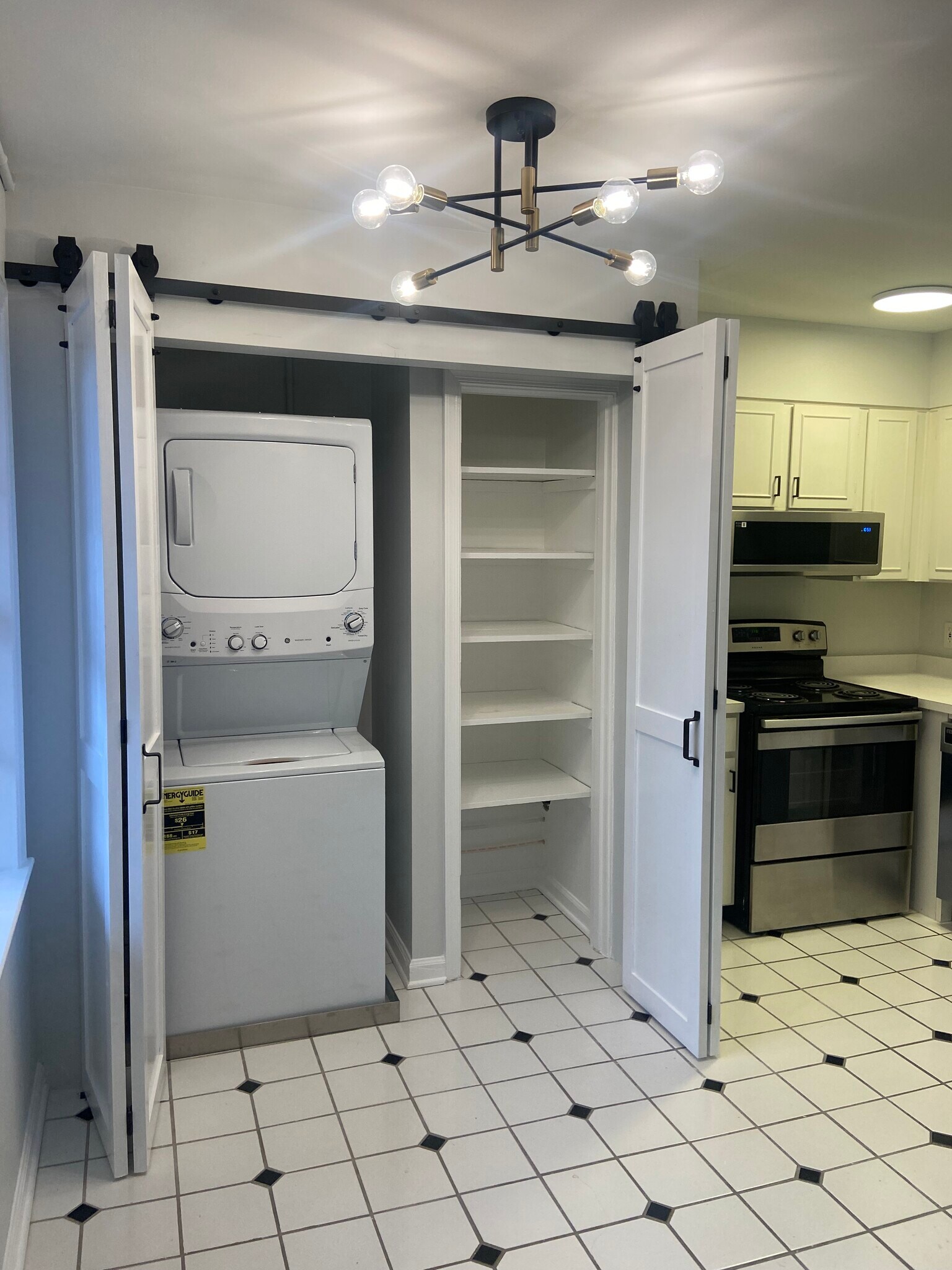 Building Photo - 110 Jamestown Dr