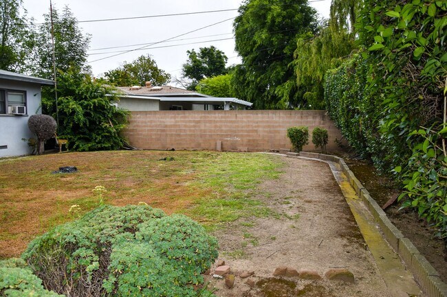 Building Photo - Steps to Chapman College