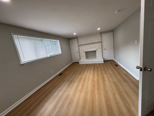 Building Photo - 1728 Dogwood Dr