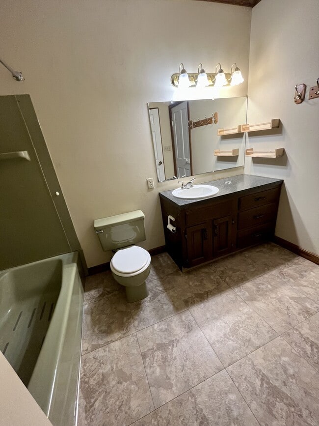 Building Photo - 2742 Walnut St