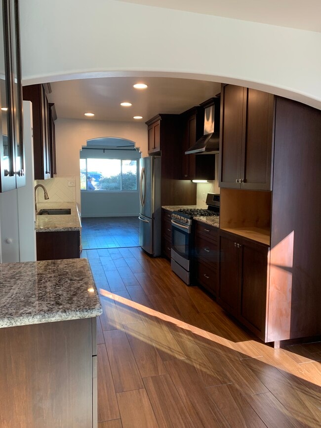 Kitchen - 309 E 9th Ave